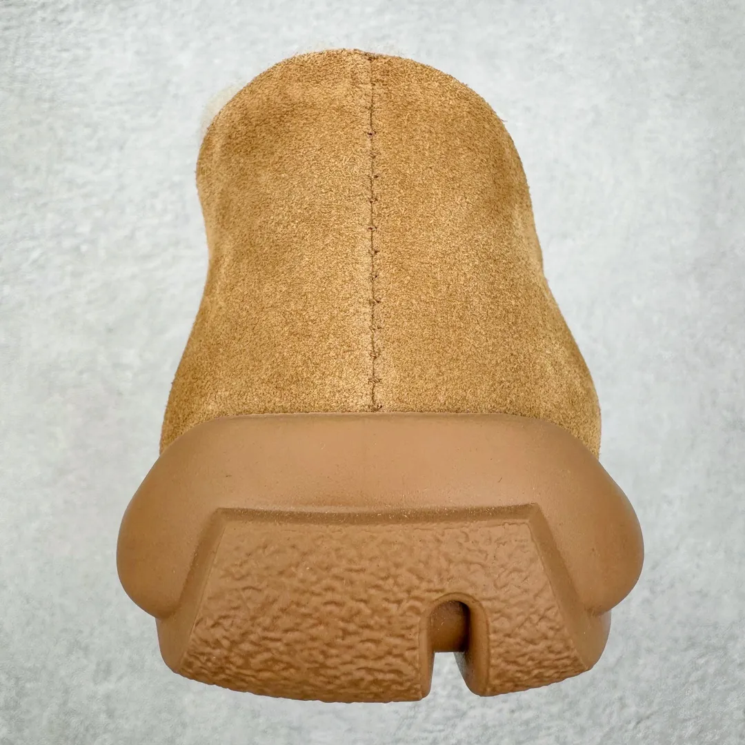 Pick up locally💰520 UGG 1688 Little Potato all-inclusive autumn and winter sheep fur integrated snow boots. All shoes are made from the same factory as ZP. Longfeng A-grade Australian imported sheep fur integrated brand OEM production line. Fully follow the ZP process. OEM original pattern maker adheres to the principle of no original shoes and no development selection. Pay attention to every detail. The most authentic version on the market TREADLITE "Light Wing" technology outsole Lightweight/durable/flexible/pile size: 35 36 37 38 39 40 Coding: by2936090